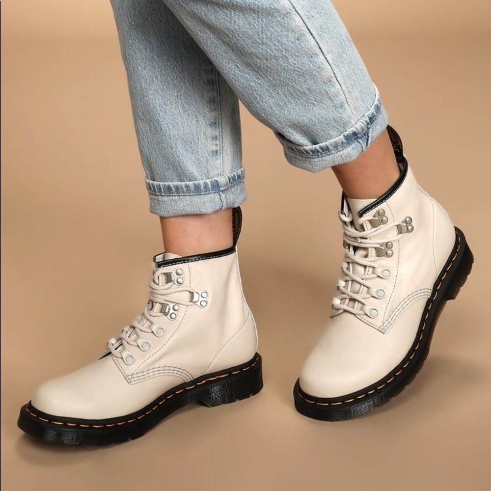 Dr. Marten’s 101 Virginia hardware leather boots Size: 6